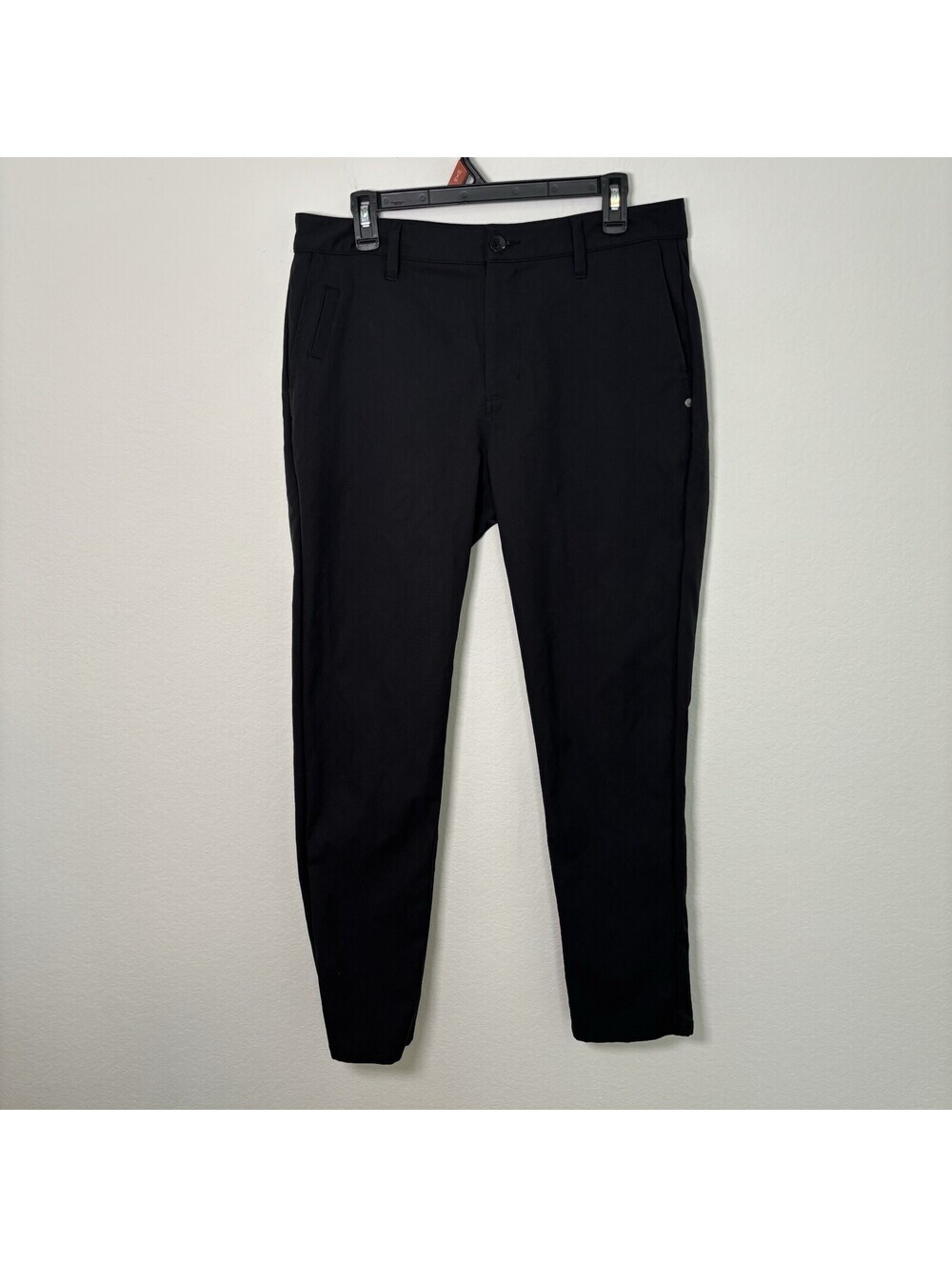 Vuori Pants Men 32X29 Black Cascade Tech Chino Slim Fit Tapered Athletic V427